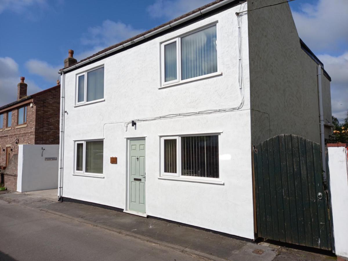 Pet Friendly Beautiful Detached Cottage Close To Spurn Point, Easington And Withersea Kingston upon Hull Extérieur photo